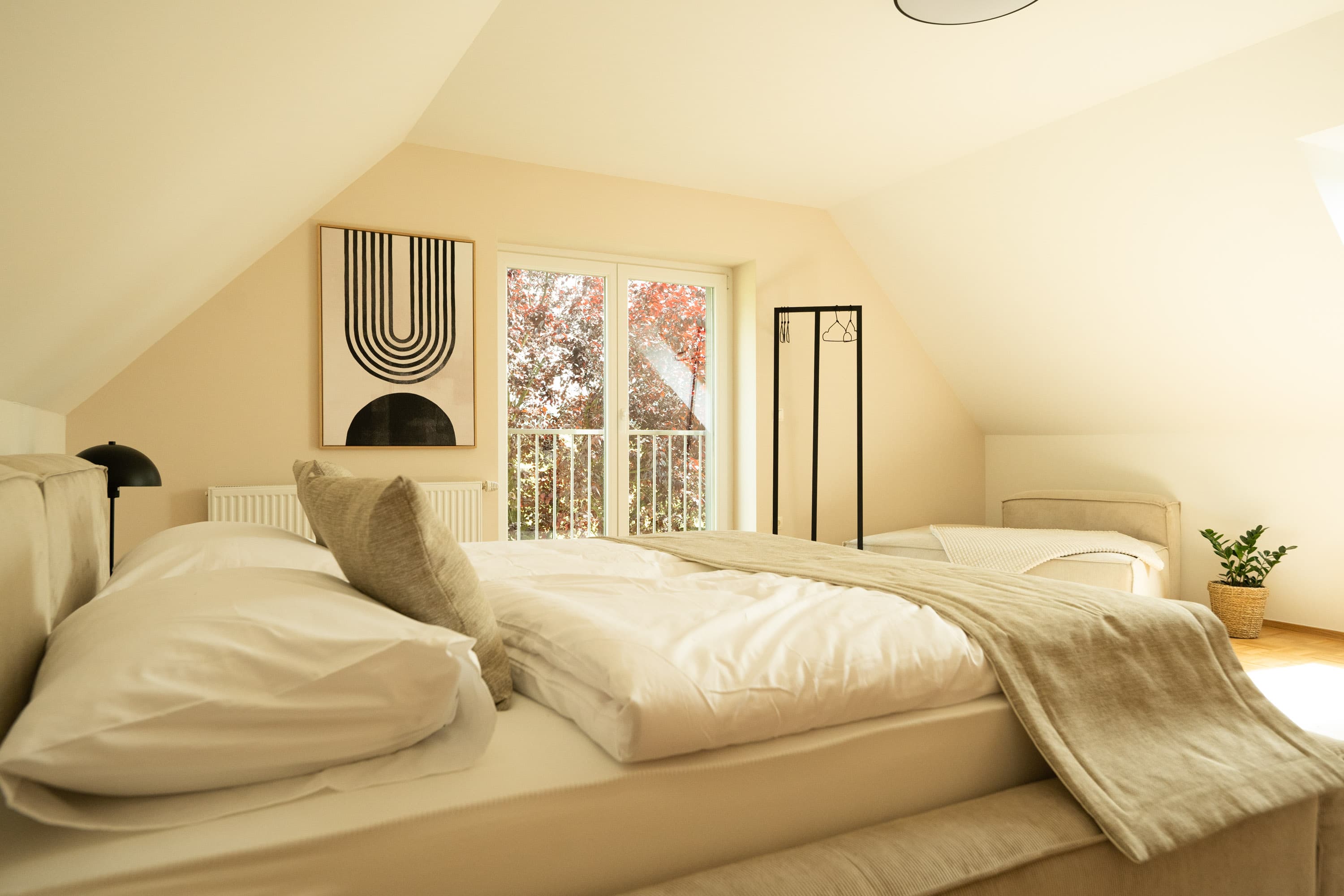 Schlafzimmer mit Balkon