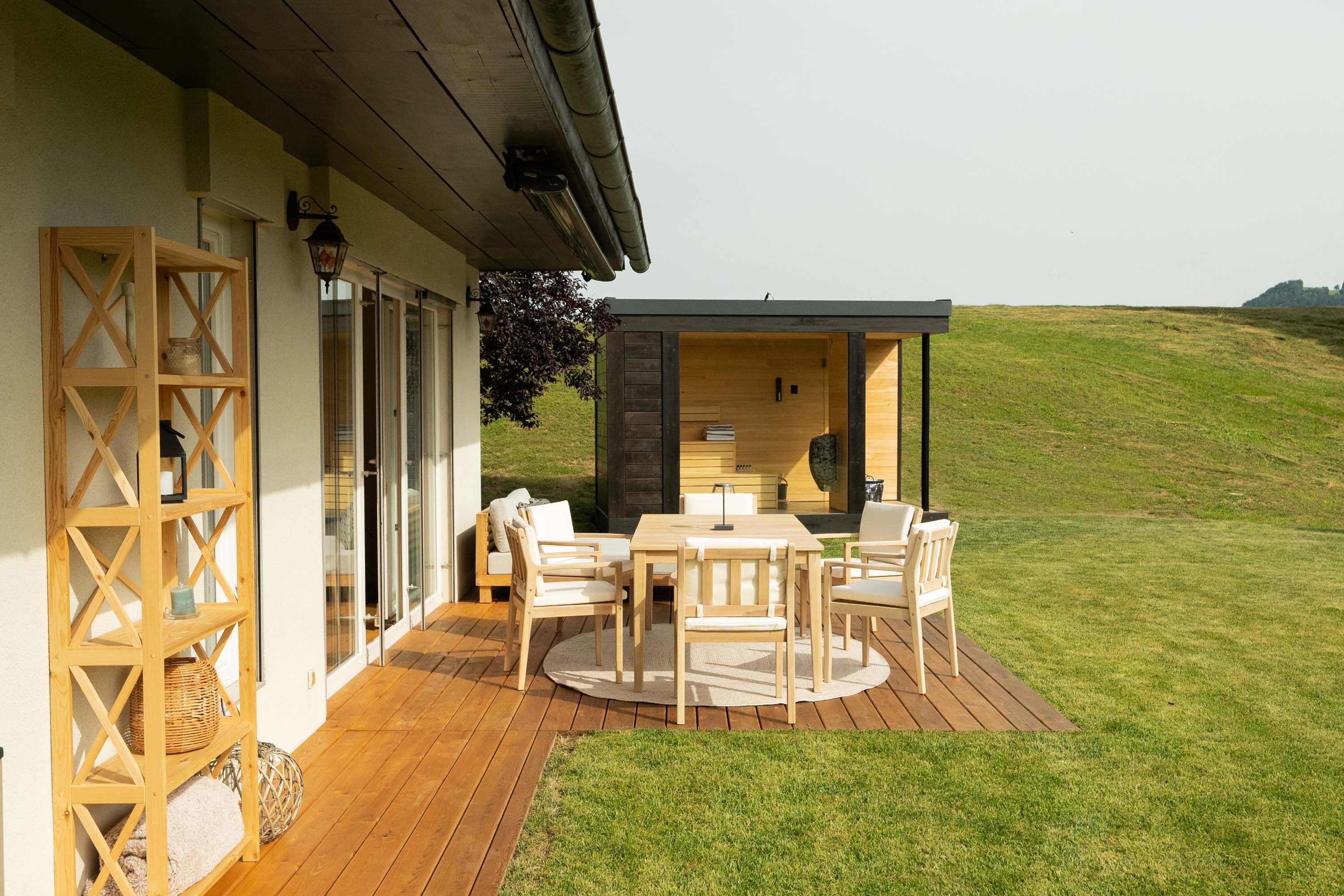 Terrasse mit Blick zur Außensauna